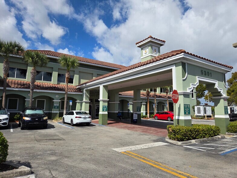 More Photos Of 5301 N Dixie Hwy, Fort Lauderdale Medical For Lease