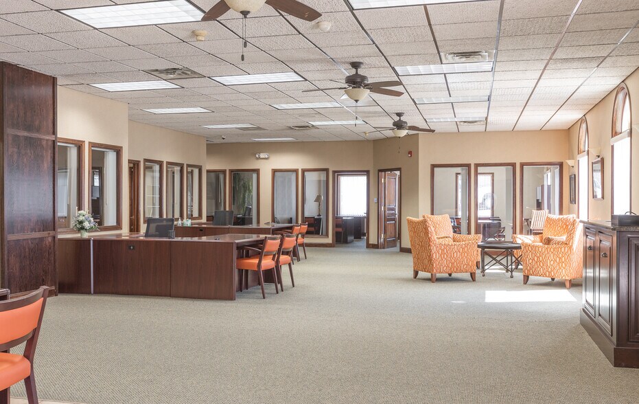 More Photos Of 216 W 2nd St, Dixon Bank For Sale