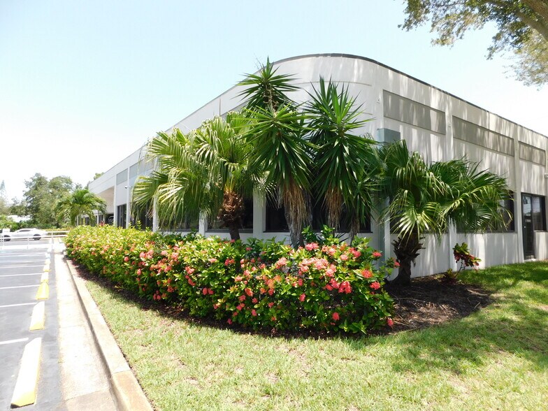 More Photos Of 21 Suntree Pl, Melbourne Medical For Lease