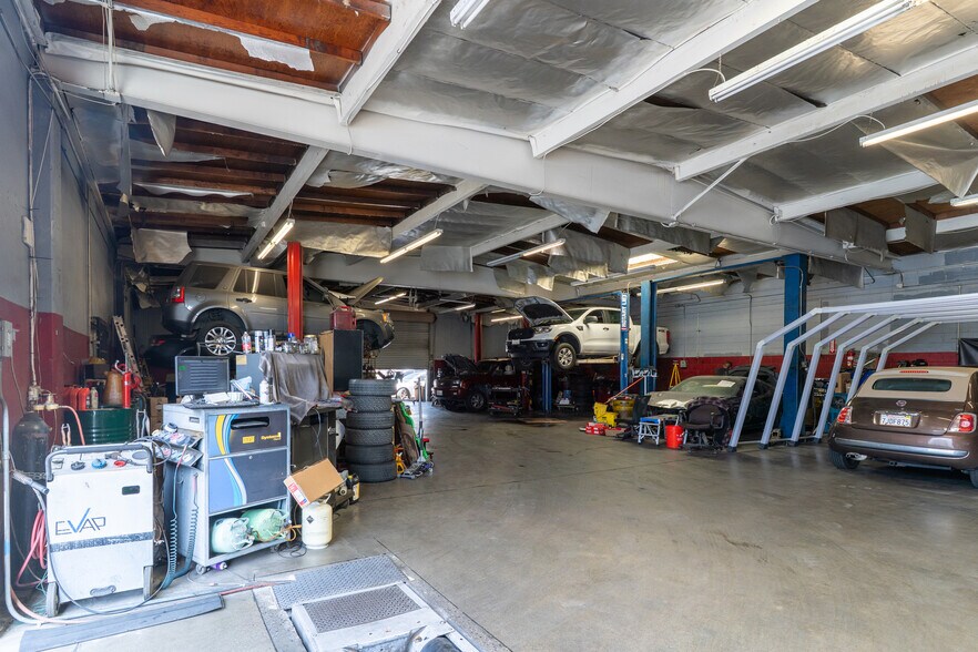 More Photos Of 931-945 W Hoover Ave, Orange Manufacturing For Sale