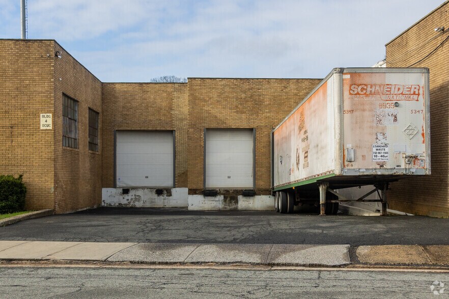 More Photos Of 312-316 Cox St, Roselle Manufacturing For Lease