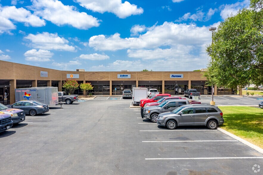 More Photos Of 1850-1900 Grandstand Dr, San Antonio Unknown For Lease