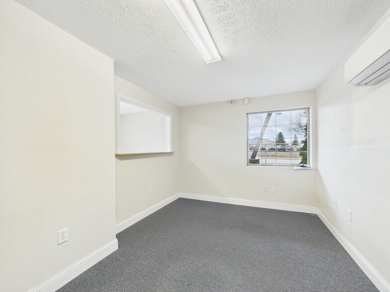 More Photos Of 1605 E Lyons Ave, Spokane Flex For Sale