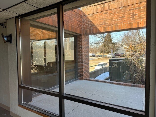 More Photos Of 244 E US Highway 69, Claycomo Office For Lease