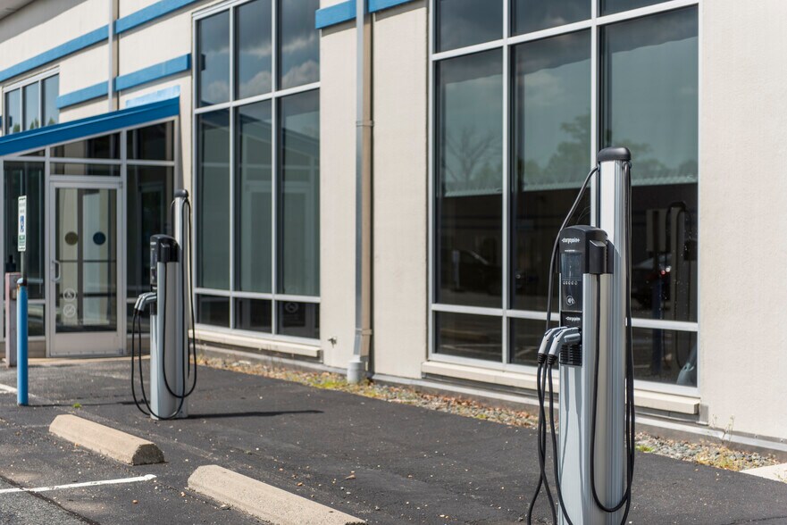 More Photos Of 110 Juliad Ct, Fredericksburg Flex For Lease