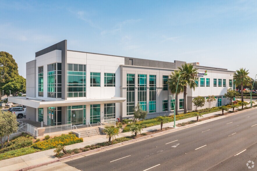 Primary Photo Of 17762 Beach Blvd, Huntington Beach Medical For Lease