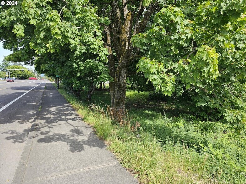 More Photos Of 23654 Northeast Halsey Street, Wood Village Land For Sale