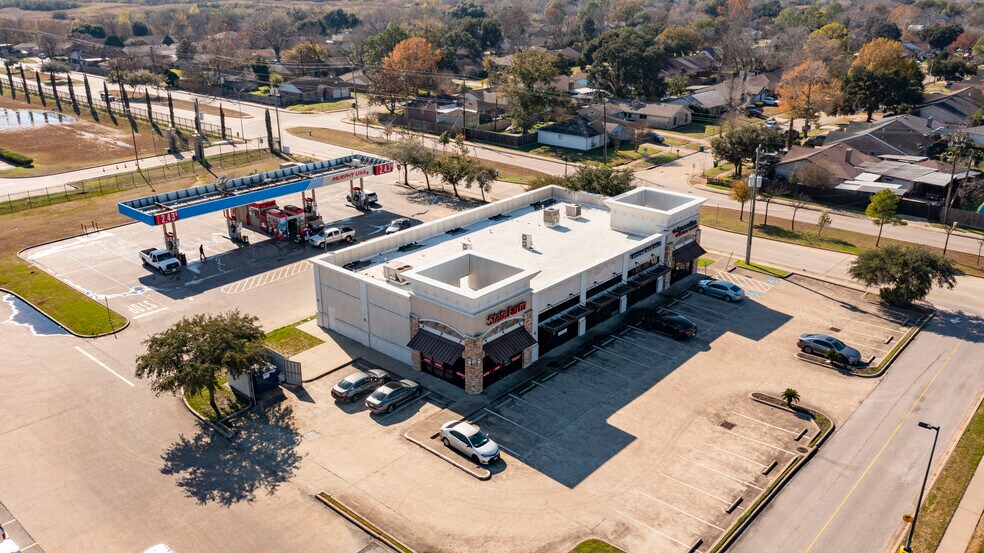 More Photos Of 11799 Beechnut St, Houston Freestanding For Lease
