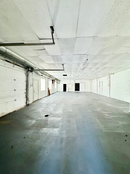 More Photos Of 2043 Minnesota st, Indianapolis Flex For Sale