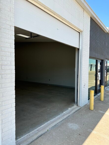 More Photos Of 11363 Denton Dr, Dallas Unknown For Lease