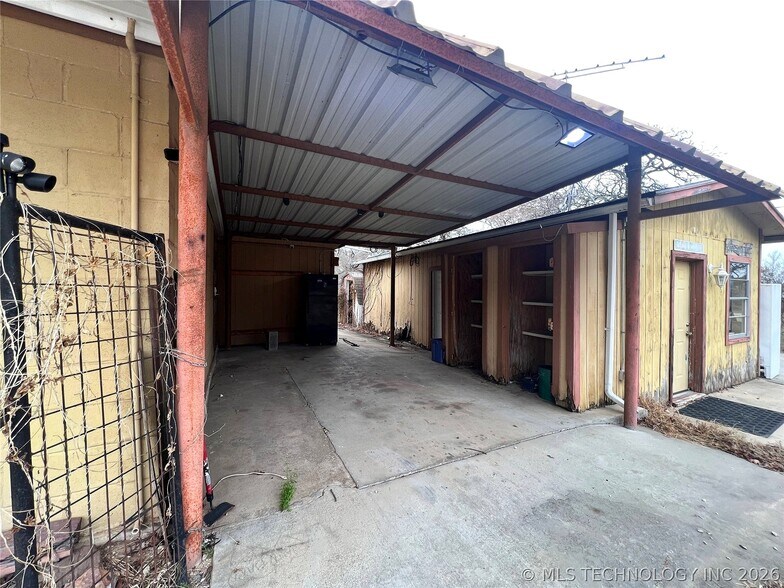 More Photos Of 5268 S Highway 377, Kingston Bar For Sale