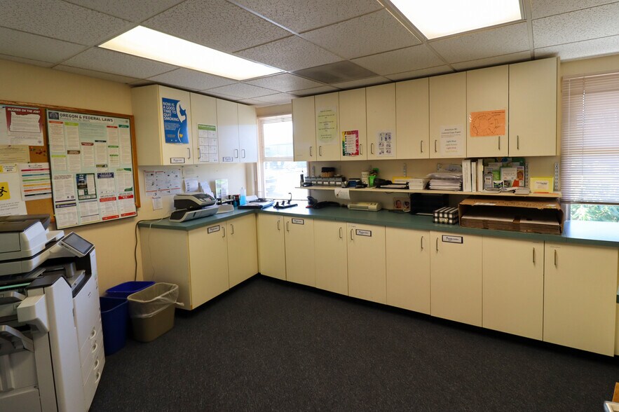 More Photos Of 86 Centennial Loop, Eugene Office For Sale