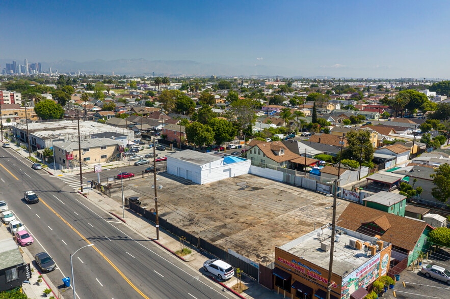More Photos Of 110 E 62nd St, Los Angeles Auto Repair For Lease