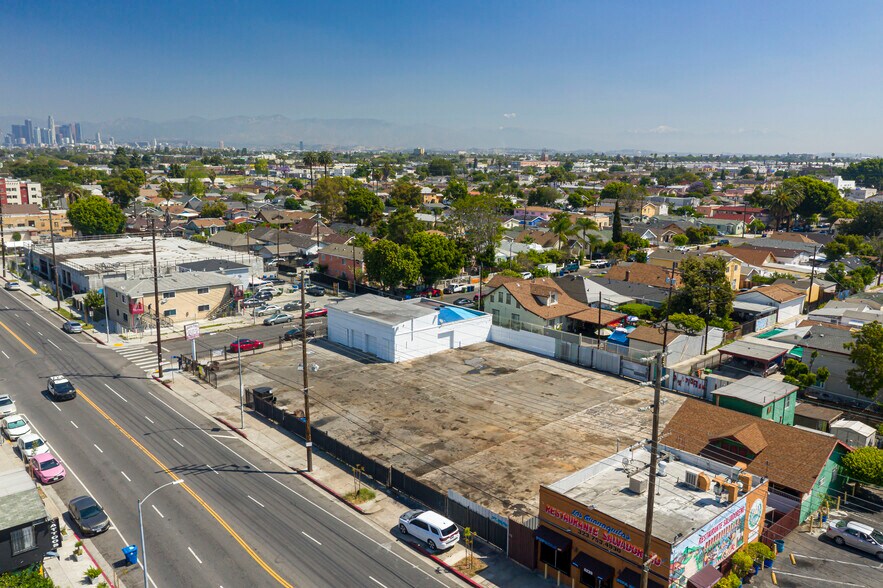 More Photos Of 110 E 62nd St, Los Angeles Auto Repair For Lease
