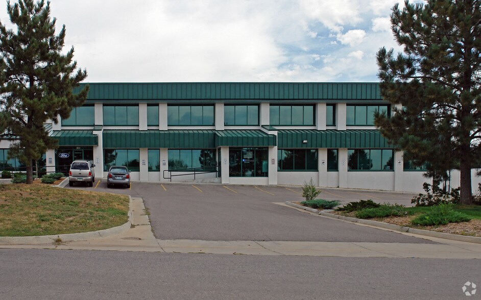 More Photos Of 2022 Helena St, Aurora Industrial For Sale