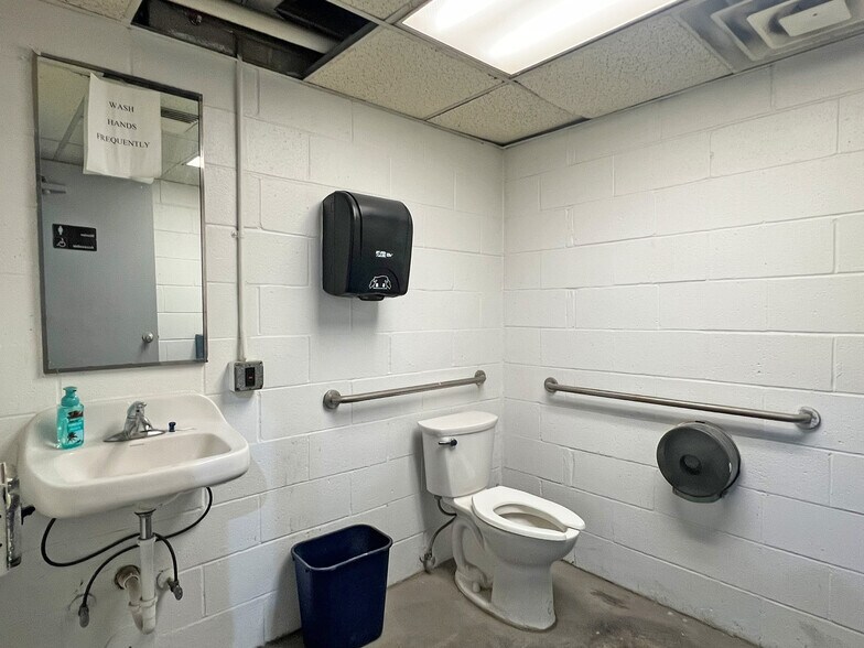 More Photos Of 711 Beaver Rd, Girard Warehouse For Sale