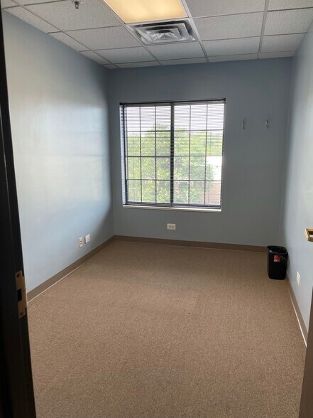 More Photos Of 17W662 Butterfield Rd, Oakbrook Terrace Business Park For Lease
