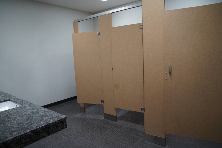 More Photos Of 7595 Martinsburg Pike, Shepherdstown Office For Sale