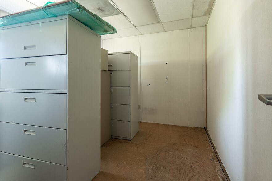 More Photos Of 500 Parsons, Walsenburg Specialty For Sale