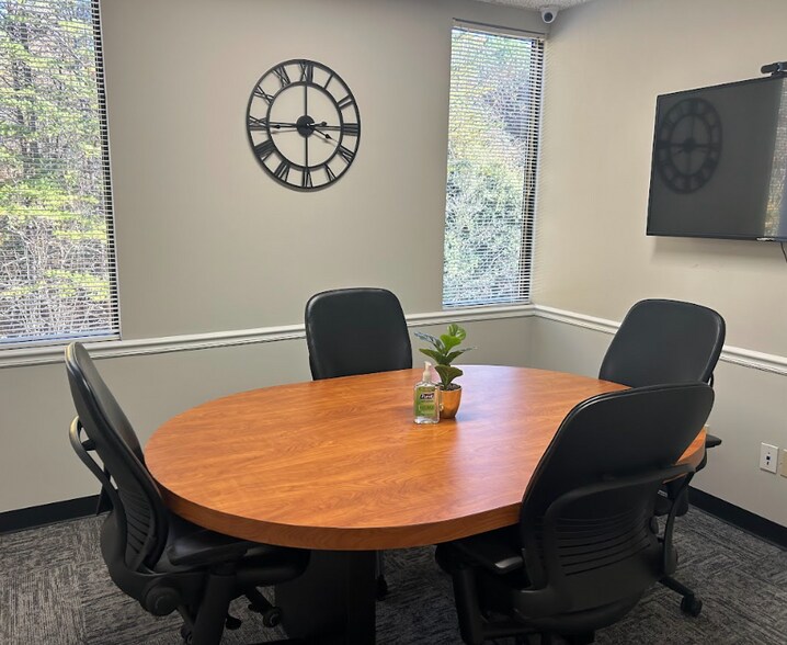 More Photos Of 4265 Brownsboro Rd, Winston-Salem Office For Sale