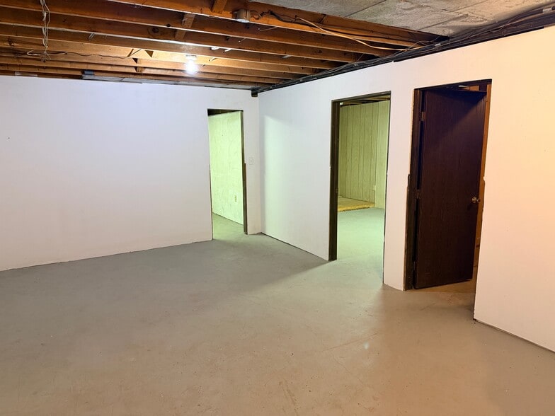 More Photos Of 1755 Sherwin Ct, Waterford Office Residential For Sale