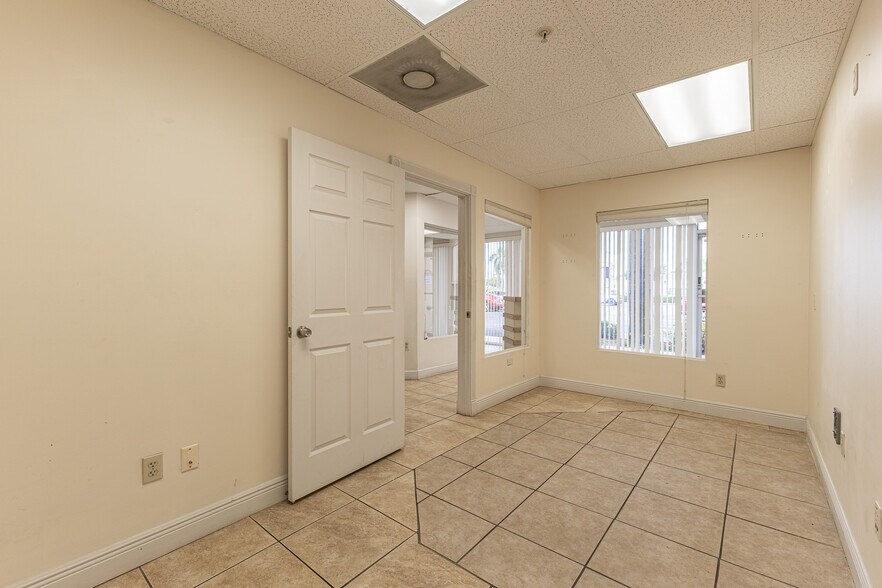 More Photos Of 3049 Cleveland Ave, Fort Myers Medical For Sale