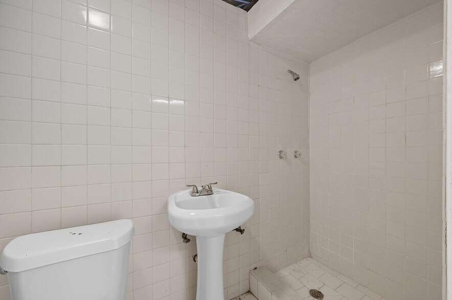 More Photos Of 4110 Haltom Rd, Haltom City Freestanding For Sale