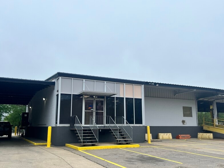 More Photos Of 9600 Express Ln, Richmond Truck Terminal For Lease
