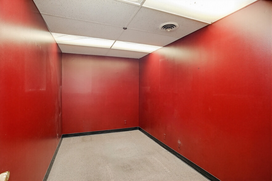 More Photos Of 14 W Saratoga St, Baltimore Office For Sale