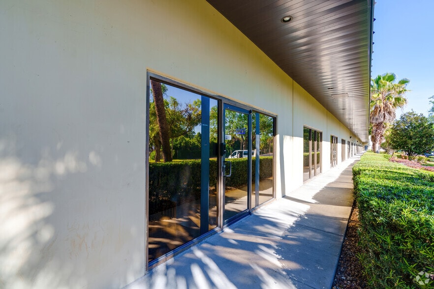 More Photos Of 4121 34th St, Orlando Warehouse For Lease