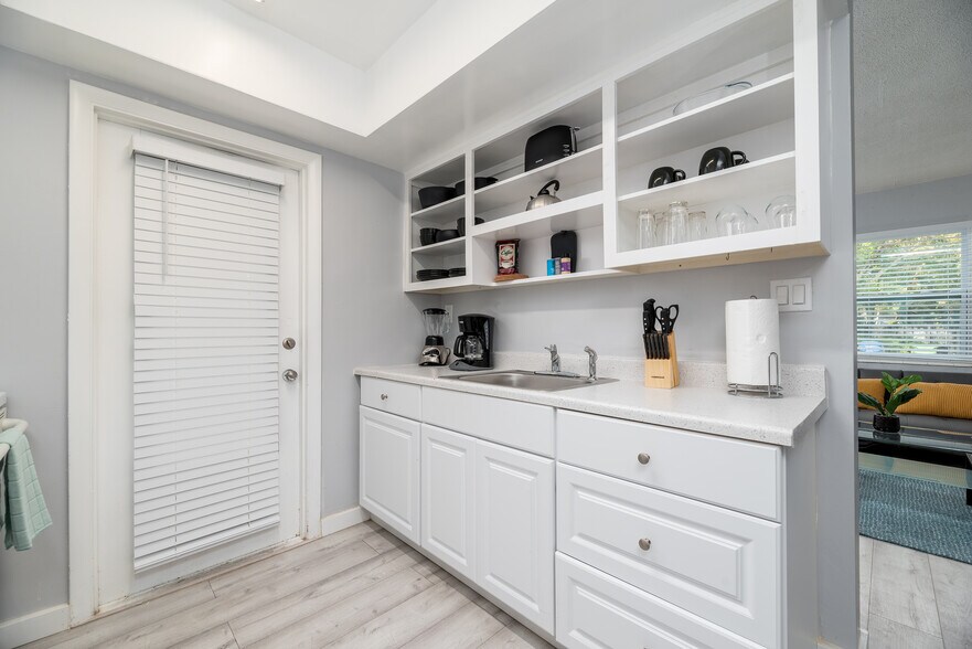 More Photos Of 820 NE 21st Dr, Wilton Manors Apartments For Sale