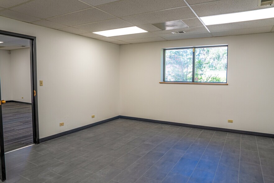 More Photos Of 2737 W 2nd Ave, Denver Warehouse For Lease