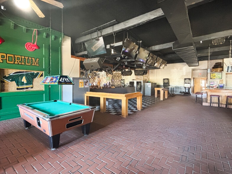 More Photos Of 419 Main Ave, De Pere Restaurant For Sale