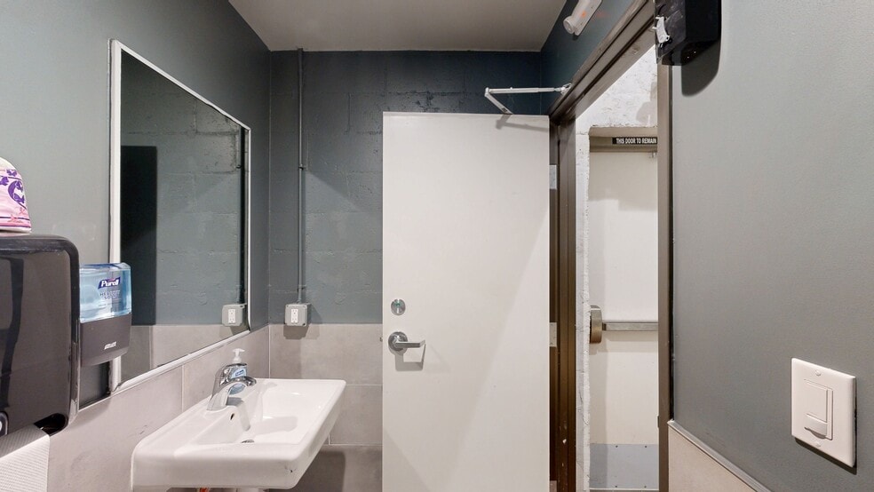 More Photos Of 355-357 Grand Ave, Oakland Storefront Retail Office For Lease