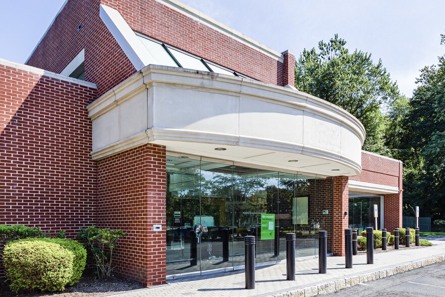 More Photos Of 81 W Ramapo Rd, Garnerville Freestanding For Sale