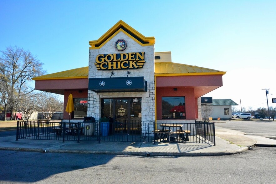 Primary Photo Of 1210 Lamar Ave, Paris Fast Food For Sale