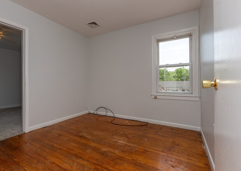 More Photos Of 371 Pittstown Rd, Pittstown Storefront Retail Residential For Sale