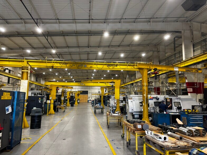 More Photos Of 9100 Emmott Rd, Houston Manufacturing For Sale