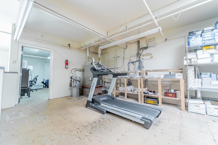 More Photos Of 1435 Huntington Ave, South San Francisco Showroom For Sale