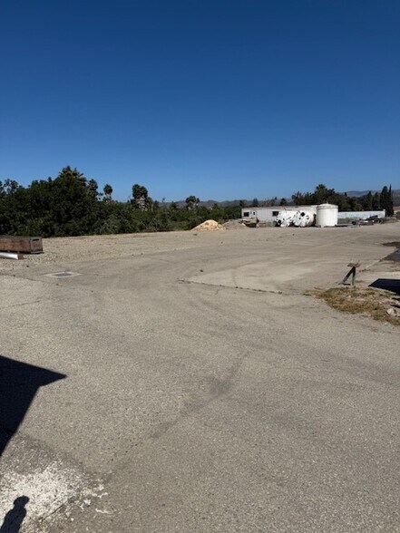 More Photos Of 905-917 Corporation St, Santa Paula Warehouse For Sale