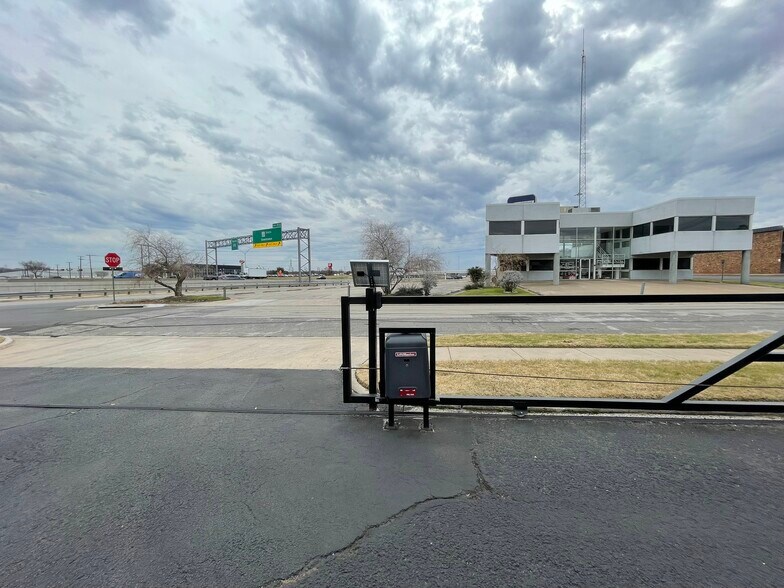 More Photos Of 223 NE Loop 820, Hurst Medical For Sale