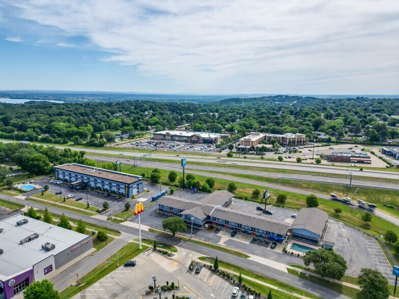 More Photos Of 6001 Rogers Ave, Fort Smith Hotel For Sale