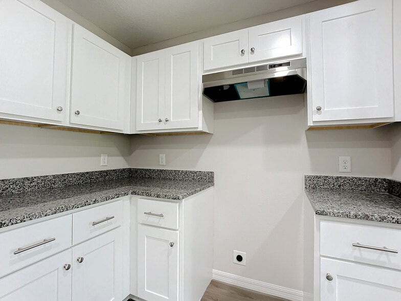 More Photos Of 9556 Hood Rd, Jacksonville Apartments For Sale