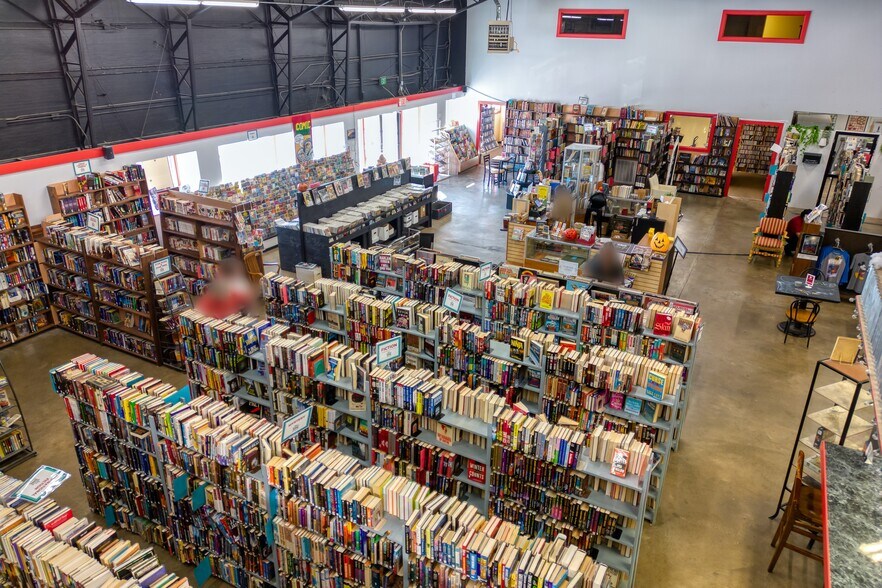 More Photos Of 462 E Henri De Tonti Blvd, Springdale Warehouse For Sale