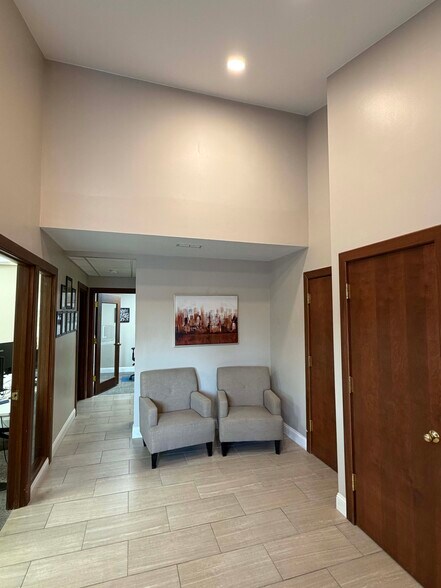 More Photos Of 6818 Loop Rd, Dayton Medical For Lease