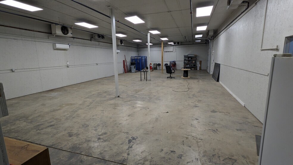 More Photos Of 2105 Maple Ave, Burlington Warehouse For Lease