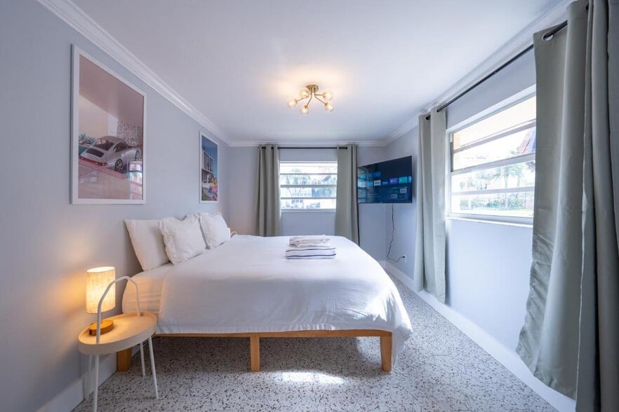 More Photos Of 648 Poinsettia Ave, Clearwater Beach Hotel For Sale