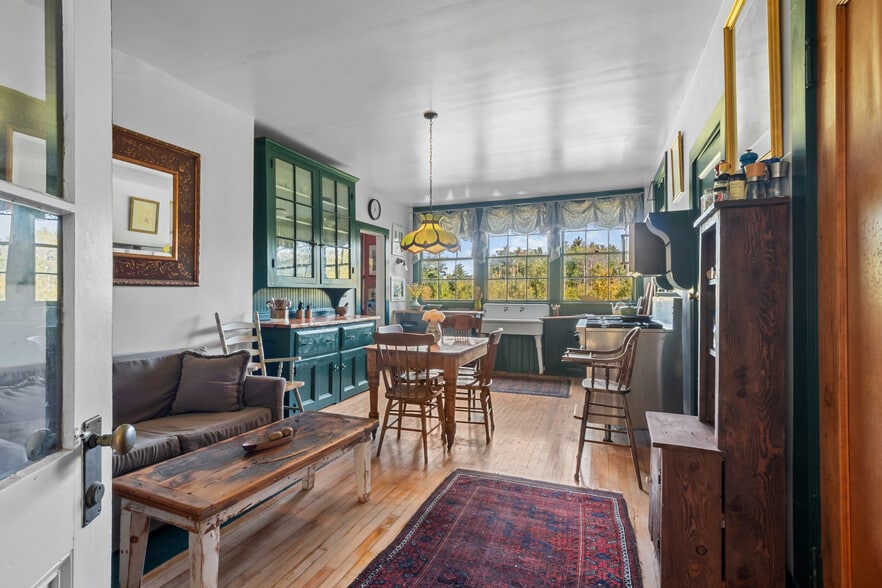 More Photos Of 535 Main Rd, Monterey Specialty For Sale