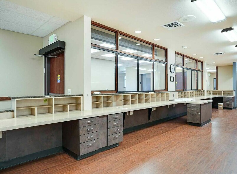 More Photos Of 2720 Commercial St, Salem Medical For Lease
