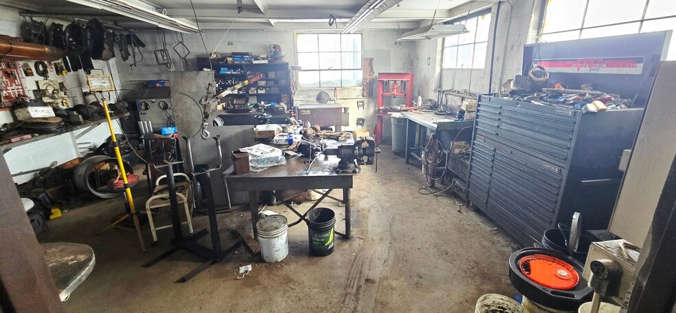 More Photos Of 565 Charcoal Rd, Stamford Warehouse For Sale